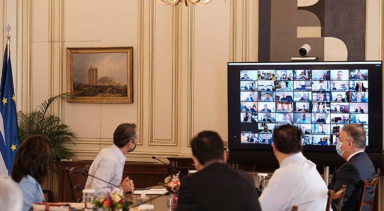 Μητσοτάκης: Ανοιχτά τα καταστήματα και στις κόκκινες περιοχές