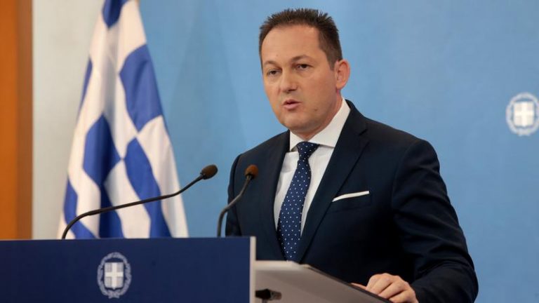 Κυβέρνηση: Επιτρέπονται οι ατομικές παρελάσεις μέσα στο σπίτι