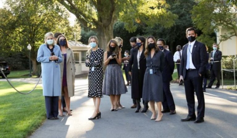 Ντόναλντ Τραμπ : Πολλά άτομα από το επιτελείο του θετικά στον κοροναϊό