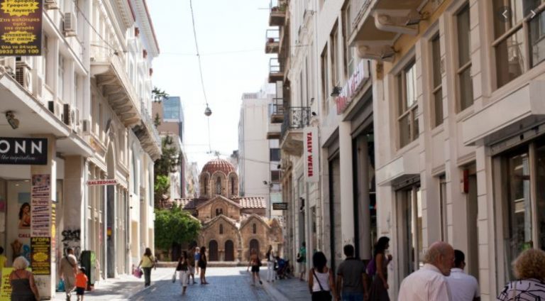 Ερμού: Επίθεση σε ιερέα – Ο δράστης τον τραυμάτισε σοβαρά στο κεφάλι