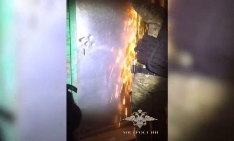 Συγκλονιστικό Βίντεο: Η στιγμή της διάσωσης 7χρονου – Ήταν για 52 ημέρες αιχμάλωτος «παιδόφιλου»