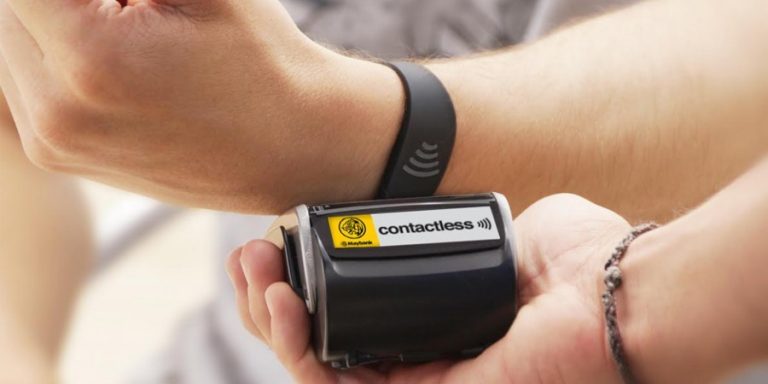 Τα βραχιολάκια και το Χριστουγεννιάτικο δώρο (ελληνικοί υπότιτλοι).