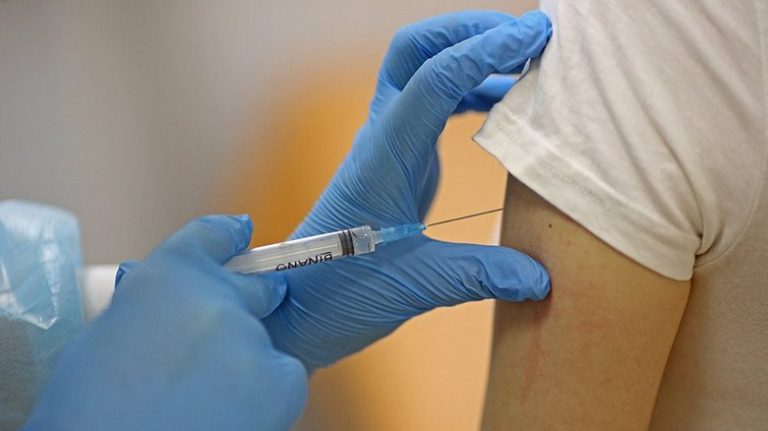 Κορωνοϊός: Οι πρώτοι πολίτες της ΕΕ μπορεί να έχουν εμβολιαστεί πριν τα τέλη Δεκεμβρίου