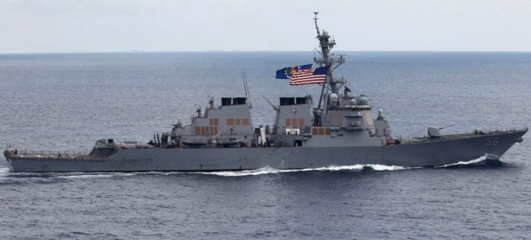 Ρωσικό αντιτορπιλικό «έδιωξε» αμερικανικό πολεμικό από τα ρωσικά χωρικά ύδατα