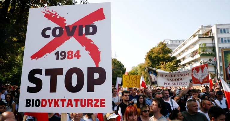 Η Pfizer μηνύει την Πολωνία επειδή δεν εξανάγκασε το πληθυσμό της να εμβολιαστεί.