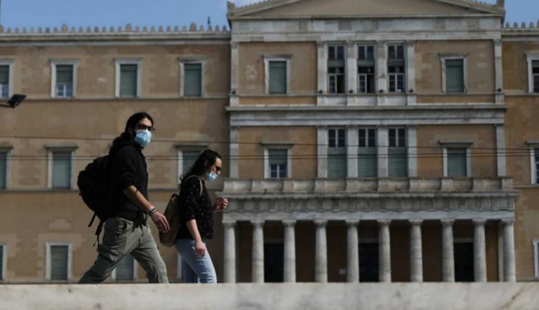 Lockdown: Τι μένει ανοιχτό από το Σάββατο – Πώς θα μετακινούμαστε, τι θα γίνει με τα σχολεία