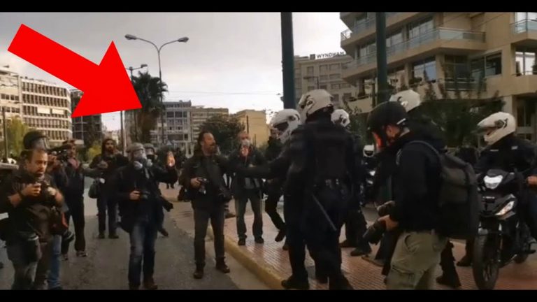 “Δημοσιογράφοι είμαστε, μην μας…” – Επέμβαση της αστυνομίας για συγκεντρωμένους στο Πολυτεχνείο