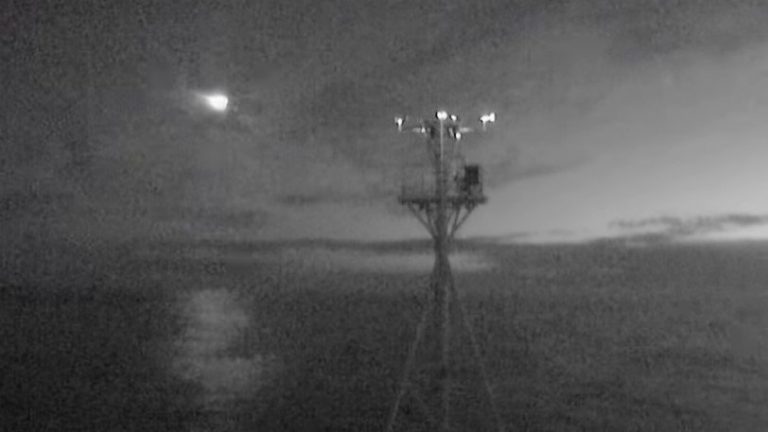 Η στιγμή που μετεωρίτης εκρήγνυται πάνω από τον ωκεανό – Video