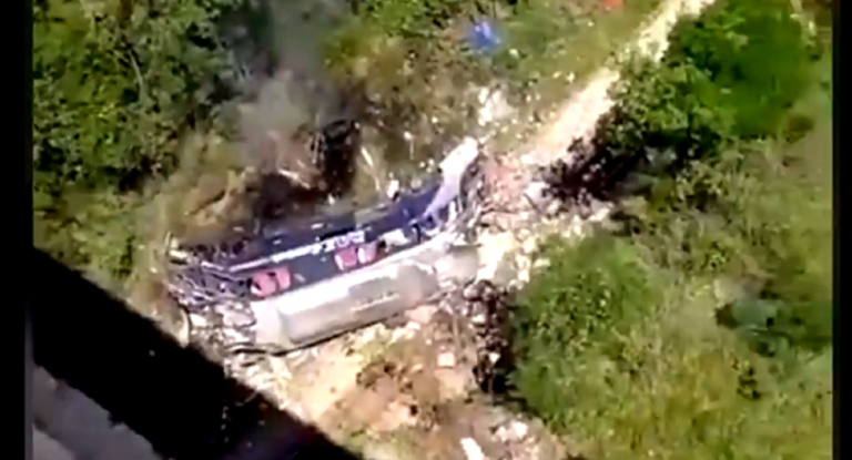 Λεωφορείο έπεσε από γέφυρα στη Βραζιλία – Τουλάχιστον 14 νεκροί και 26 τραυματίες – Βίντεο