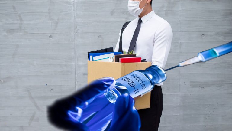 Η.Π.Α: Οι εργοδότες θα μπορούν να απολύσουν νόμιμα τους υπαλλήλους τους αν δεν κάνουν το εμβόλιο COVID-19…!