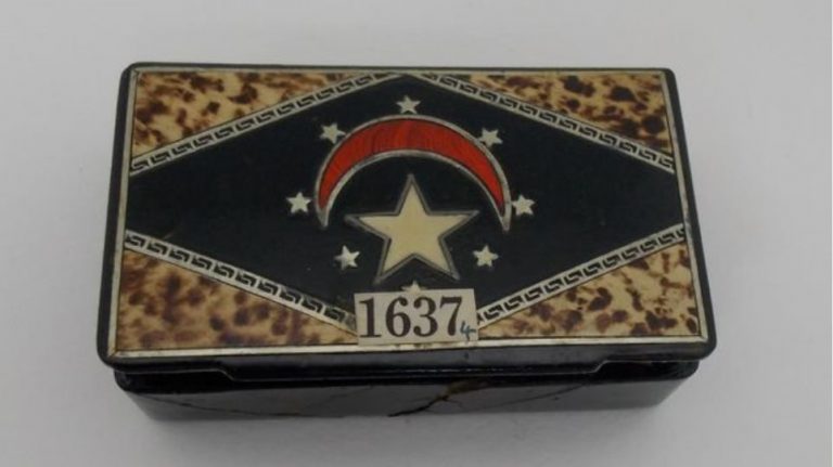 Σκωτία: Σε… κουτί πούρων βρέθηκε χαμένο αντικείμενο από τη Μεγάλη Πυραμίδα της Γκίζας