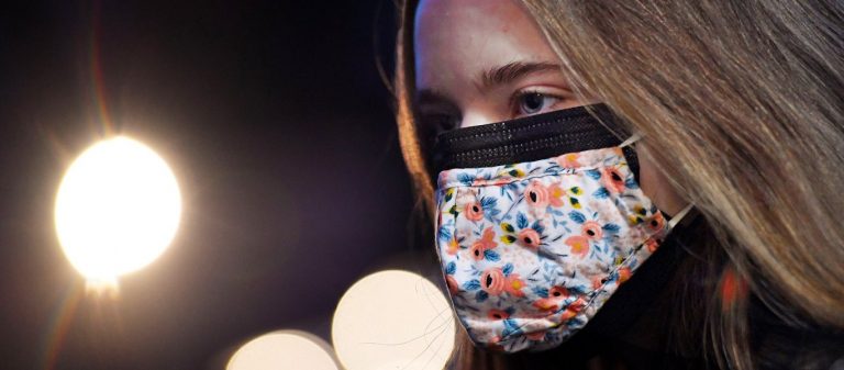 Αποκάλυψη: Καμία σύσταση από το ECDC για χρήση διπλής μάσκας! – Τι πραγματικά αναφέρουν οι οργανισμοί