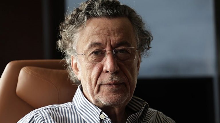 Ε άντε στο διάβολο πολιτικές πορδές που θέλετε να συμμετάσχετε στην κάθαρση