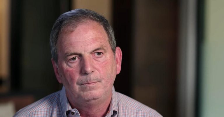 Τα ΜΜΕ κάλυψαν τον κατηγορούμενο για παιδοφιλία John Weaver, συνιδρυτή του Lincoln Project 