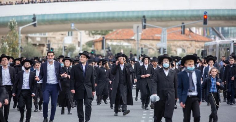 Ισραήλ: Συμπλοκές μεταξύ αστυνομίας και υπερορθόδοξων Εβραίων που είναι αντίθετοι στα περιοριστικά μέτρα