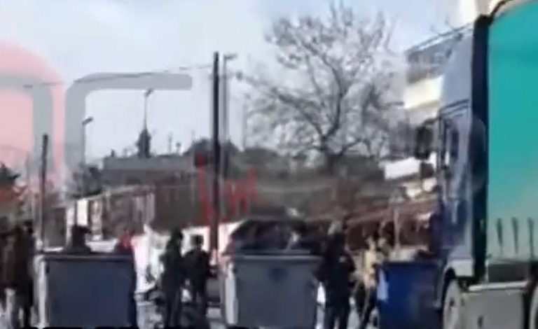 Παράνομοι μετανάστες στην Εύβοια έκλεισαν δρόμο και δεν επέτρεπαν στα αυτοκίνητα να περάσουν – «No Money -no food» φώναζαν