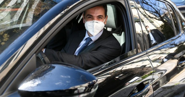 ΟΣΑ ΔΕΝ ΕΔΕΙΞΑΝ ΤΑ ΜΠΟΥΚΩΜΕΝΑ ΜΕ ΧΡΗΜΑ ΜΜΕ! “ΝΤΡΟΠΗ ΣΑΣ, ΞΕΦΤΙΛΑ, ΑΝΕΠΙΘΥΜΗΤΕ, ΠΑΡΕ ΤΟΥΣ ΜΠΑΤΣΟΥΣ ΣΟΥ ΚΑΙ ΕΜΠΡΟΣ, ΔΕΝ ΣΕ ΘΕΛΕΙ Ο ΛΑΟΣ” – ΑΥΤΗ ΗΤΑΝ Η ΥΠΟΔΟΧΗ ΣΤΟΝ ΚΟΥΛΗ ΑΠΟ ΤΟΥΣ ΚΑΤΟΙΚΟΥΣ ΤΩΝ ΑΚΡΙΤΙΚΩΝ ΝΗΣΙΩΝ ΜΑΣ