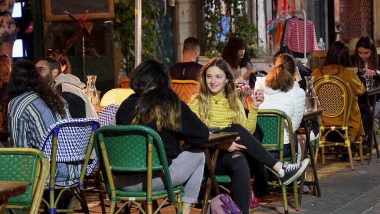 ΙΕΡΟΥΣΑΛΗΜ: Σε κλειδώνω 1 ετος μέσα και σ’ αρπάζω όλες τις ελευθερίες σου. Τις αποκτάς  όταν αρχίσεις και χορεύεις στους χημικούς χορούς του συνθέτη…