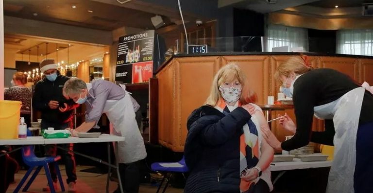 Στοιχεία σοκ από την επίσημη έκθεση της Βρετανίας για τις παρενέργειες στα εμβόλια