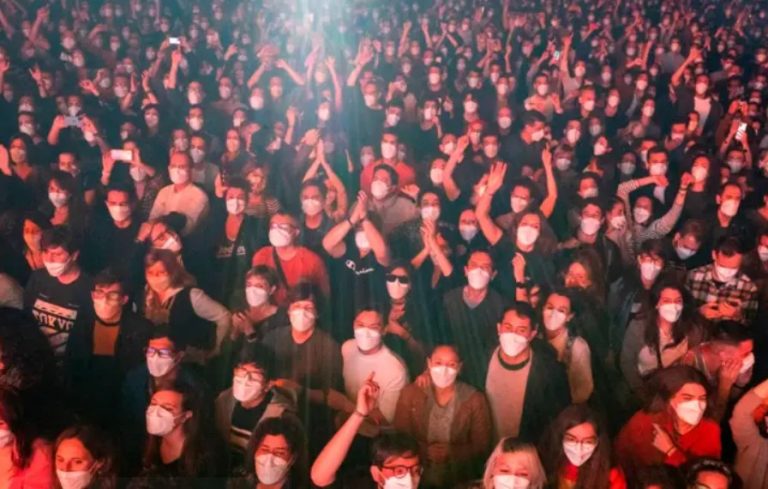 «Φυσιολογική» sold out συναυλία στην Ισπανία – Πειραματόζωα οι άνθρωποι