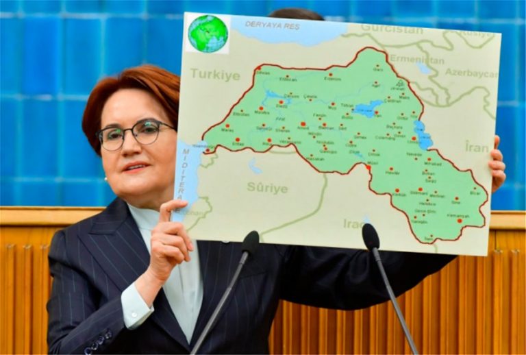 Με ψυχολογία ήττας οι Τούρκοι: Πολιτική “σφαγή” στο τουρκικό Κοινοβούλιο – Κυκλοφορούσαν με χάρτες διαμελισμού της χώρας τους! (εικόνες, βίντεο)