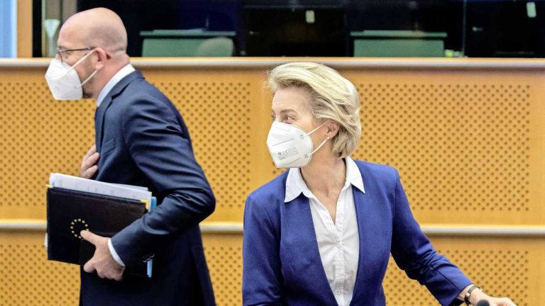 Η δικτάτορας βιάζετε και θα επιταχύνει την παράδοση 50 εκατομμυρίων εμβολίων Pfizer στην ΕΕ