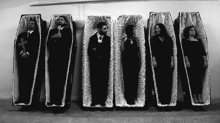 Γενετιστής: μετά από μερικούς μήνες τα αντισώματα των εμβολίων mRNA μπορεί να επιτεθούν στα όργανα σας