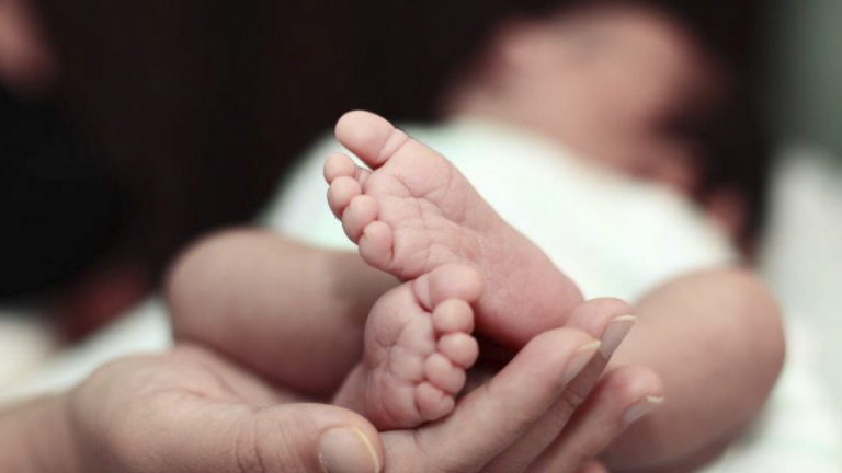 Έσχατες μέρες! Μητέρες αποχωρίζονται τα νεογέννητα βρέφη τους επειδή θεωρούνται «ύποπτα περιστατικά»!