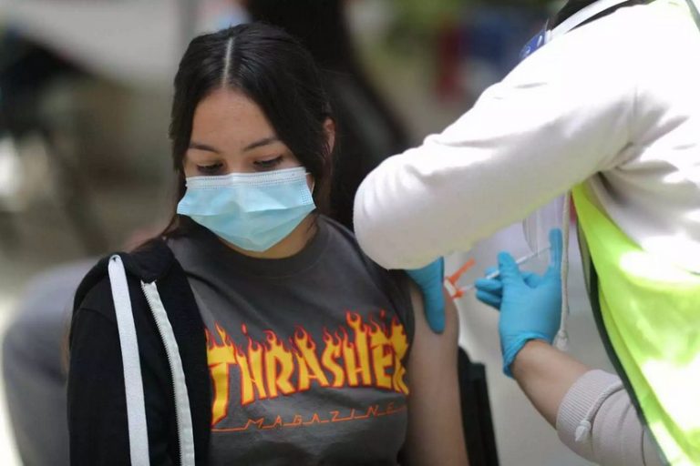 ΗΠΑ: Αναφορές για μυοκαρδίτιδα σε εφήβους μετά τον εμβολιασμό τους