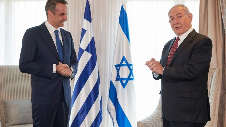 Με το που πάτησε το πόδι του στο Ισραήλ οι ρουκέτες πέφτουν ολούθε σαν το χαλάζι.!!