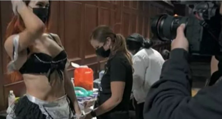 Τι άλλο θα κάνουν; Έστησαν εμβολιαστικό κέντρο σε…στριπτιτζάδικο!