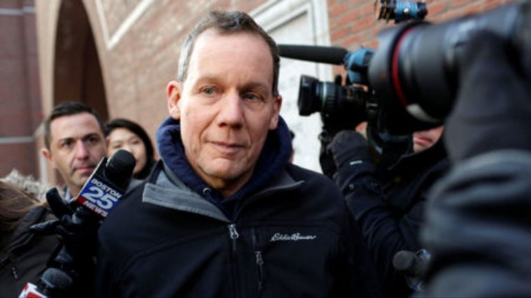 Συνελήφθη για απάτη ο Δρ. Charles Lieber, ο επιστήμονας που φέρεται ότι δημιούργησε τον covid