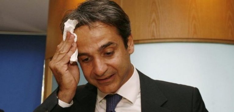 «Σούζα» ο Κ.Μητσοτάκης μπροστά στον Π.Λασκαρίδη: Έσκυψε το κεφάλι και είπε κι «ευχαριστώ»