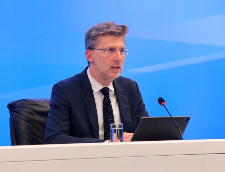 ΤΩΡΑ ΑΥΤΟ ΛΕΓΕΤΑΙ ΚΥΒΕΡΝΗΣΗ ΠΟΥ ΥΠΗΡΕΤΕΙ ΤΗ ΧΩΡΑ;;; ΑΠΙΣΤΕΥΤΕΣ ΑΠΕΙΛΕΣ ΑΠΟ ΤΟΝ ΤΥΧΑΡΠΑΣΤΟ ΣΚΕΡΤΣΟ ΣΤΟΥΣ ΠΟΛΙΤΕΣ ΤΗΣ ΧΩΡΑΣ ΛΕΣ ΚΑΙ ΕΙΝΑΙ ΦΑΝΤΑΡΑΚΙΑ – “ΚΑΝΟΝΙΚΗ ΖΩΗ ΜΟΝΟ ΟΙ ΕΜΒΟΛΙΑΣΜΕΝΟΙ. ΟΙ ΑΝΕΜΒΟΛΙΑΣΤΟΙ ΘΑ…”