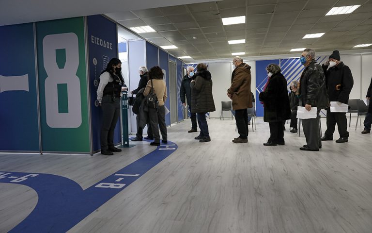 Έτσι θα εφαρμοστεί η υποχρεωτικότητα των εμβολιασμών ΑΡΧΙΚΑ στους υγειονομικούς – Ολόκληρη η έκθεση της Επιτροπής Βιοηθικής