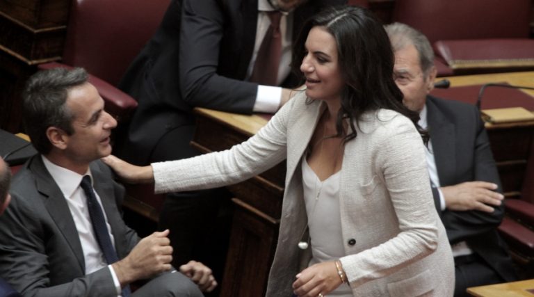 ΑΝΤΑΡΣΙΑ ΟΛΓΑΣ! “ΑΔΕΙΑΖΕΙ” ΤΟΝ ΚΟΥΛΗ Η ΚΕΦΑΛΟΓΙΑΝΝΗ ΓΙΑ ΤΗΝ ΠΡΟΟΠΤΙΚΗ ΠΡΟΣΦΥΓΗΣ ΣΤΗ ΧΑΓΗ – “ΕΠΙΚΙΝΔΥΝΗ” ΤΗ ΧΑΡΑΚΤΗΡΙΣΕ Η ΒΟΥΛΕΥΤΗΣ