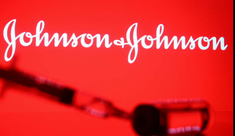 Ξεπηδούν πανελλαδικά νέα ύποπτα περιστατικά! Στο νοσοκομείο 35χρονη μετά τον εμβολιασμό της με J&J: «Δεν μπορούσε να πάρει ανάσα»