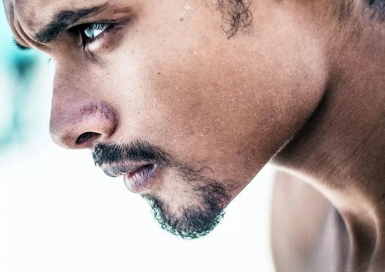 Απορώ γιατί προσποιούνται ακόμα. Γιατί δεν διαλύει ο πρωθυπουργός τη Βουλή να ανακοινώσει στο λαό την εγκαθίδρυση δικτατορίας στην Ελλάδα;