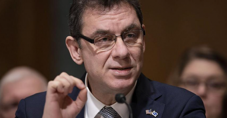 Να ετοιμάζονται οι γονείς! Ξεκινά το παγκόσμιο πείραμα με εμβολιασμούς 5χρονων παιδιών – Εκστασιασμένος ο Μπουρλά της Pfizer