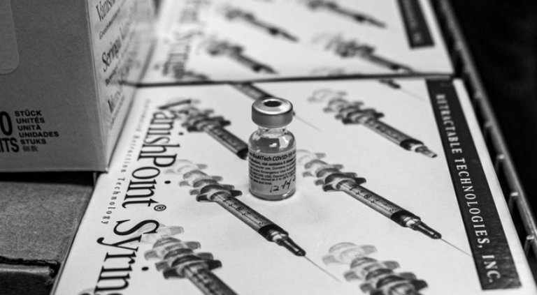 13χρονος πέθανε μετά το εμβόλιο! «Παγώστε» τώρα τους εμβολιασμούς λένε γιατροί, παγκόσμια ανησυχία