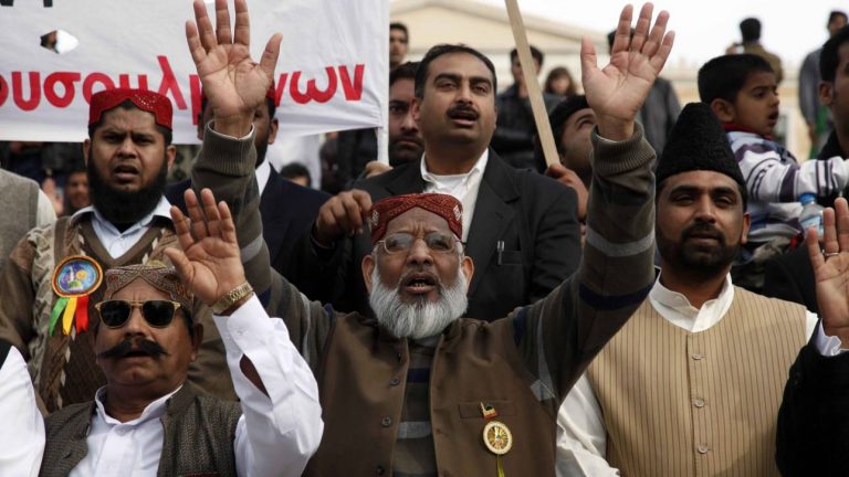 Πανηγυρίζουν οι Πακιστανοί για την συμφωνία με την κυβέρνηση Μητσοτάκη!