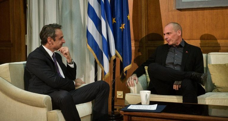 ΥΠΟΧΡΕΩΤΙΚΑ όλοι οι Έλληνες: Να το επιβάλλουμε για τα σουπερμάρκετ και παντού – Δυστοπική πρόταση, vid
