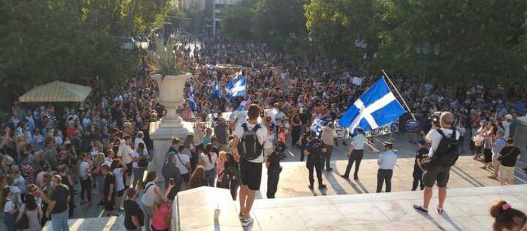 «Λαϊκός» σεισμός στο Σύνταγμα κατά του υποχρεωτικού εμβολιασμού-15000 πολίτες υπό 40 βαθμούς Κελσίου