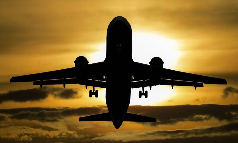 Τρόμος στον αέρα: Αεροπλάνο της United Airlines έπεσε 28.000 πόδια μέσα σε 10 λεπτά