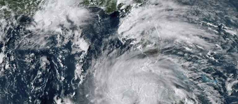 ΗΠΑ -Τυφώνας Άϊντα: Έκοψε το 91% της παραγωγής πετρελαίου των ΗΠΑ στον Κόλπο του Μεξικού