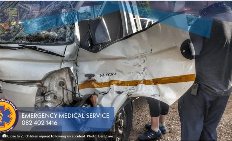 Close to 20 school children injured in Moot bus accident