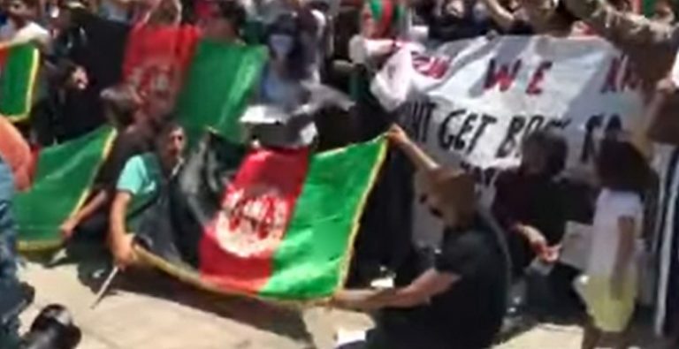 Αφγανοί στο Σύνταγμα! Ξεκίνησε το πρώτο κύμα των «αδερφών» τους για Ελλάδα, μιλούν στην κάμερα!