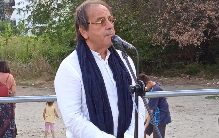 Καθηγητής ΔΠΘ: «Το εμβόλιο είναι ένα βιολογικό όπλο, ένα πείραμα πάνω στην ανθρωπότητα» – BINTEO