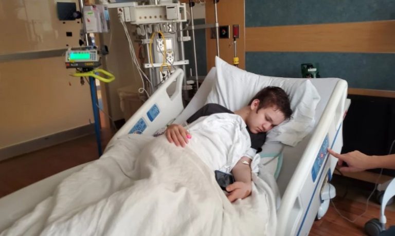 Πατέρας από Ορλάντο στις ΗΠΑ: o γιος μου στην εντατική με μυοκαρδίτιδα μετά τη β΄δόση εμβολίου: Οι γιατροί λένε ότι έχουν δει περίπου 60 άλλα αγόρια με το ίδιο… το παιδί μου με καρδιακές βλάβες από αυτό το πειραματικό εμβόλιο!