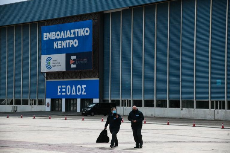 «Νοσηλευτές είχαν ακούσει ότι ανεμβολίαστοι πολιτικοί παίρνουν πιστοποιητικά»! «Χείμαρρος» ο πρ. εργαζομένων ΑΧΕΠΑ – ΒΙΝΤΕΟ
